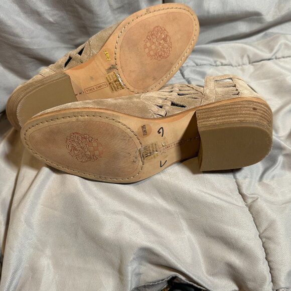 Vince Camuto Peera Tan  suede ankle Bootie Boots 8.5. Zipper Heel. Cut Out Sides - Picture 4 of 9